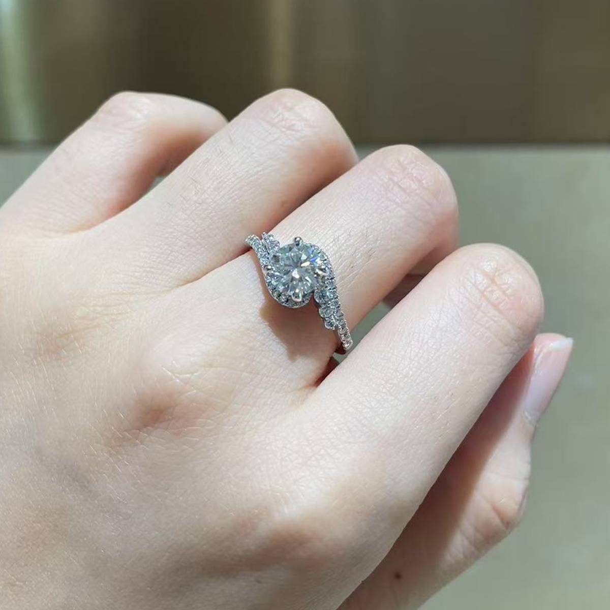Twisted Arm Women's Ring S925 Silver Plated Platinum Customized Selection Main Stone Moissanite Diamond 1.0ct/Secondary Stone High Carbon Diamond